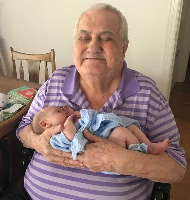 9. "Babam “Şimdi neden hala hayatta olduğumu anlıyorum. Tanrı, torunumun çocuğuyla tanışma duygusunu yaşamamı istedi.” dedi."