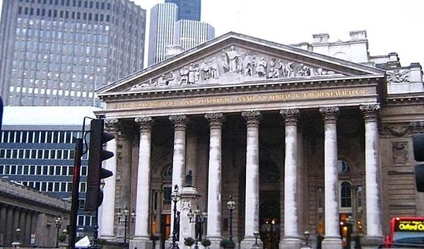1987 - Londra Borsası çöktü. Yaşanan büyük panik sonucunda 50 milyar sterlinlik değer kaybı yaşandı.