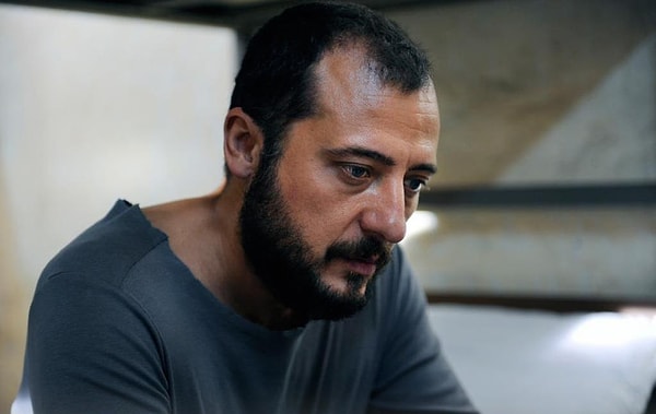 20. Он также играл в таких фильмах как O Şimdi Asker, Gece 11:45 и Beş Vakit. Между 2007 и 2009, он сыграл Джемиля Пашазаде в сериале Мелодия сердца по роману Решата Нури Гюгтекина. С 2009, он играет Дженгиза Атая в сериле Эзель.
