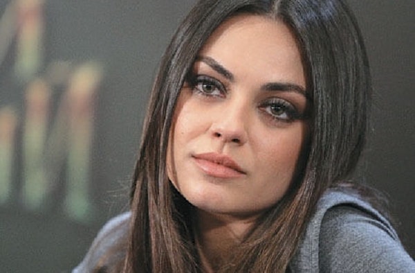 36-летняя Мила Кунис до сих пор не может прийти в себя после таких заявлений и считает, что Мур опозорила Катчера перед всем миром.