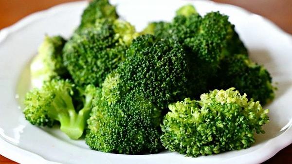2. Brokoli, kırışıklıklara karşı savaşır.