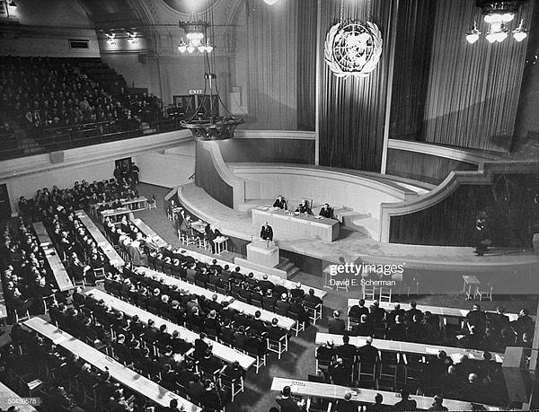 1946 - Birleşmiş Milletler, ilk genel toplantısını New York'ta yaptı.