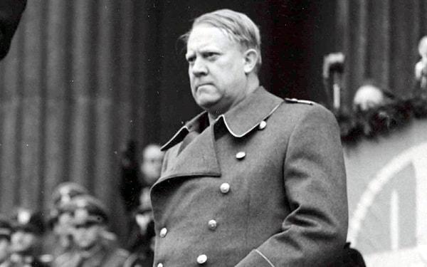 1945 - II. Dünya Savaşı sırasında, Nazilerin Norveç'i işgal etmesine yardım eden, daha sonra Hitler'in Norveç Başbakanı yaptığı Faşist Parti lideri Vidkun Quisling kurşuna dizildi.
