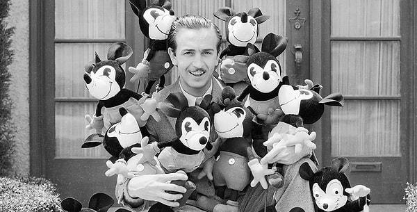 1947 - Walt Disney, Amerikan Aleyhtarı Faaliyetler Komitesi (HUAC)'nde ifade vererek Komünist olduklarına inandığı bazı çalışanlarının isimlerini komiteye verdi.