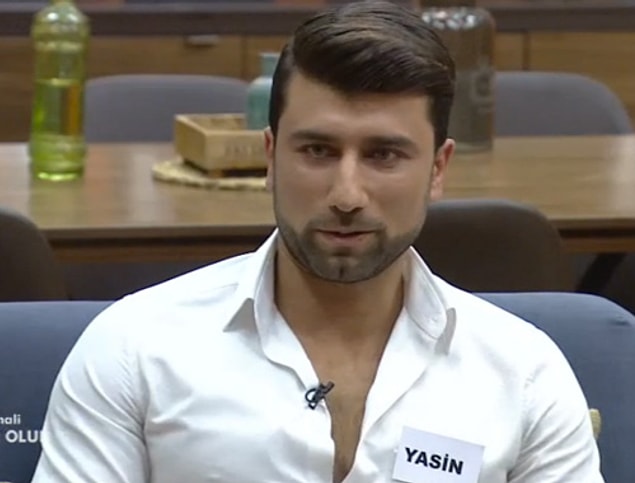 Dolayısıyla herkesin kafası karıştı. Bütün izlediklerimiz aslında birer şovdan mı ibaret?