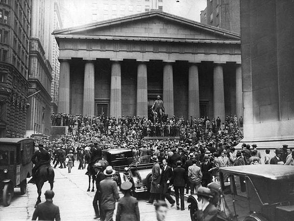 5. 1929'da yaşanan Wall Street iflasından sonrs insanlar pencerelerden atlamadı.