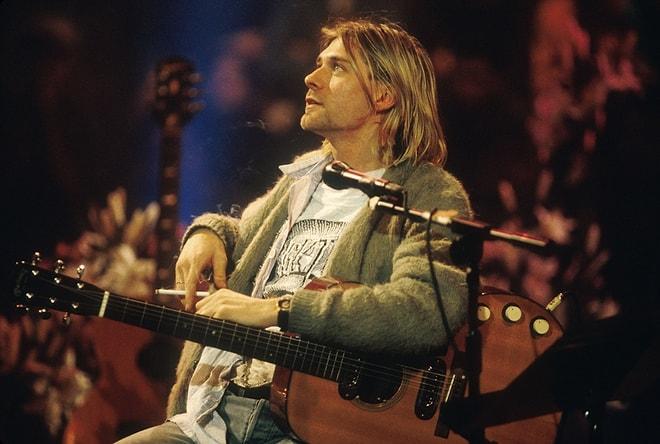 İntiharından 5 Ay Önce Giymişti: Kurt Cobain'in Ünlü Hırkası 334 Bin Dolara Alıcı Buldu