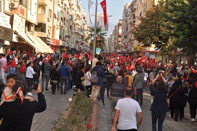 Günlerdir hazırlıkları süren, Ödemiş Belediyesinin de destek verdiği dev gösteri için Saraçoğlu Caddesi trafiğe kapatıldı.
