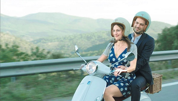 Съемки сериала постоянно сопровождались сильнейшей непогодой: в Каннах шел проливной дождь, а в турецком Ризе случилось наводнение, отрезавшее съемочную группу от внешнего мира.