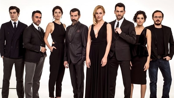 Ради выбора подходящего места для съемки первых эпизодов, съёмочная группа посетила около 50 небольших городов и посёлков, прежде чем остановить свой выбор на Грассе.