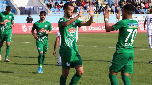 Ligde 3 galibiyet, 2 beraberlik ve 4 yenilgisi bulunan Karadeniz ekibi Çaykur Rizespor ise aldığı 11 puanla 13. sırada yer buldu.