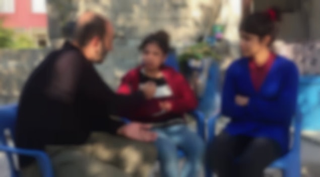 13 yaşındaki kızı, cinayete engel olmaya çalışırken yaralandı.