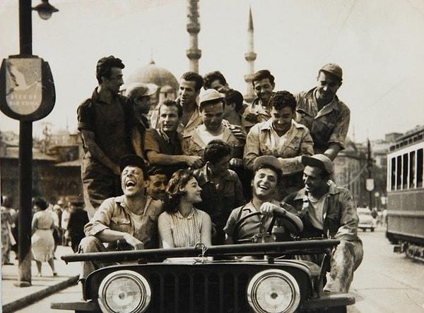 6. "Altın Kafes" filminden bir kare, İstanbul, 1958.