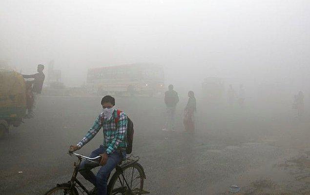 Delhi'de hava kirliliği sabah ve akşam saatlerinde yoğunlaşıyor