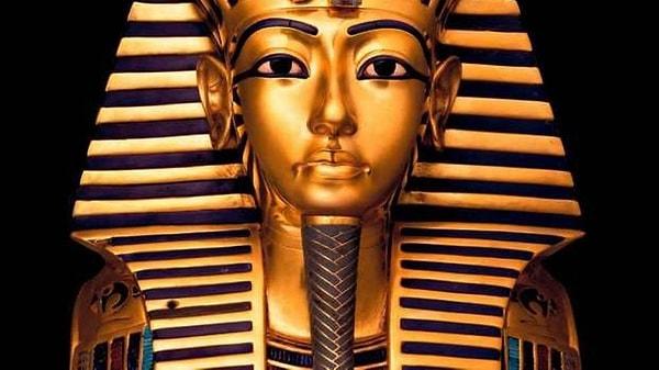 1922 - İngiliz arkeolog Howard Carter ve ekibi, Tutankamon'un mezarını keşfetti.