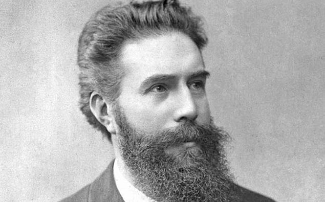 1895 - Alman fizikçi Wilhelm Röntgen, X ışınını keşfetti.