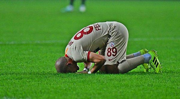3. dakikada Ömer Bayram, sol kanatta hareketlenen Emre Taşdemir'i gördü. Emre'nin ceza sahasına gönderdiği topta altı pas üzerinde topa dokunan Feghouli, bu sezonki ilk golünü attı: 0-2.
