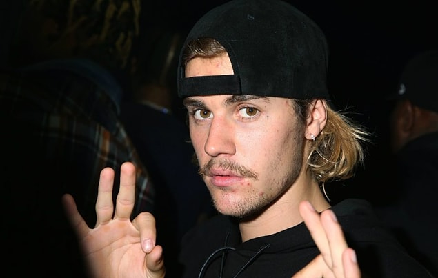 Kendi jenerasyonuyla en benzeştiği nokta belki de Justin Bieber hayranı olması.
