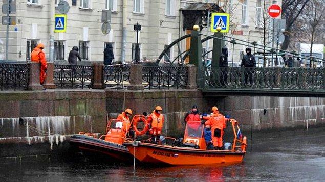 Olayı soruşturmaya başlayan St Petersburg polisi, Sokolov'un dairesinde vücut bütünlüğü bozulmuş bir kadın cesedine ulaştı.