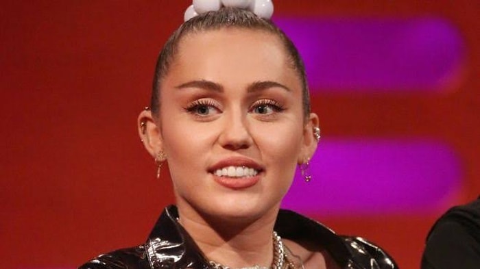 Майли Сайрус перенесла операцию, после которой врачи запретили ей петь