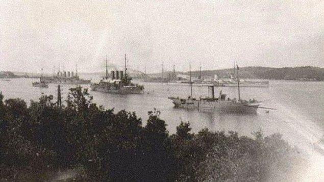 1918 - İstanbul Limanı'nın İtilaf Devletleri'nce işgâli. I. Dünya Savaşı sonunda; Atatürk'ün "Geldikleri gibi giderler" dediği İtilaf Devletleri Donanması, İstanbul Boğazı'na demirledi.