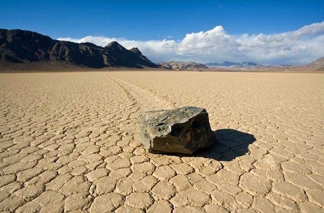 12. Hareket eden yelken kayalar, Ölüm Vadisi, Kaliforniya, ABD; Aralık Şubat