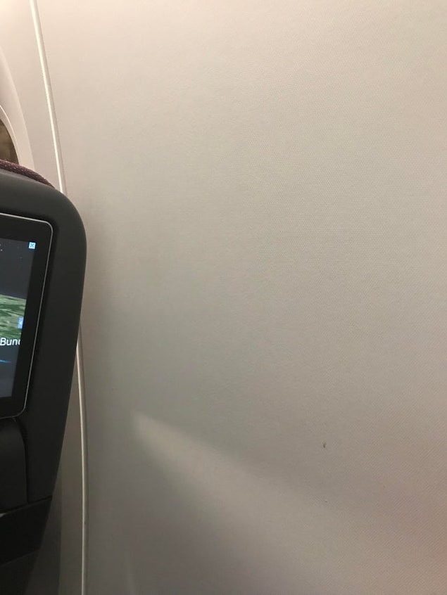 18. "13 saatlik uçak yolculuğum için fazladan para ödeyip cam kenarı koltuk seçmiştim..."