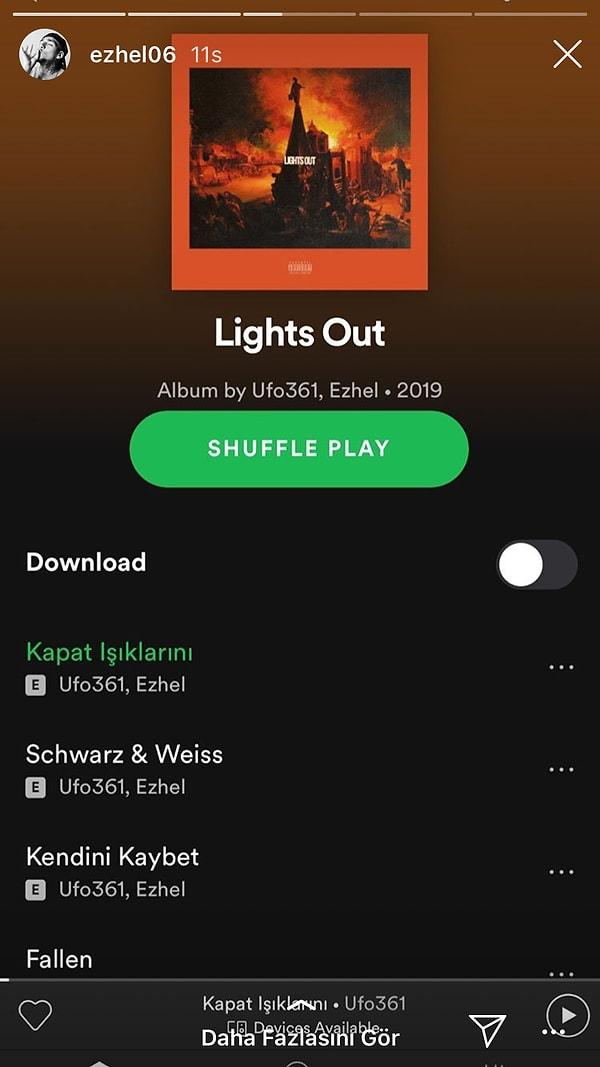 Gündeme bomba gibi düşen "Lights Out" ismini verdikleri albümde "Wir sind Kral" ve "YKKE" parçalarıyla birlikte toplam 12 çalışma var.