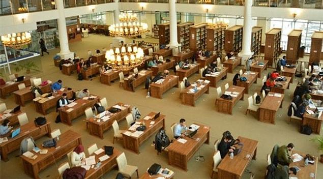 İzmir Demokrasi Üniversitesi'nde öğrenci başına yalnızca 0,4 kitap düşüyor