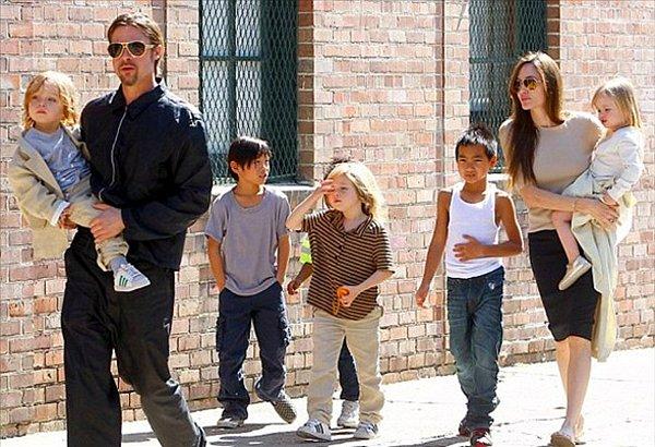 Boşanmadan önce Brangelina çifti hakkında da bol bol dedikodu dönmüştü. İddialara göre Brad Pitt Angelina Jolie'yi çocuklarının bakıcısıyla aldatmıştı.