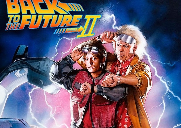 Yani her ne kadar biraz önce "Twilight" evreninde olmadığımızı söylesek de kim demiş asıl bulunduğumuz evrenin "Back to the Future" evreni olmadığını?