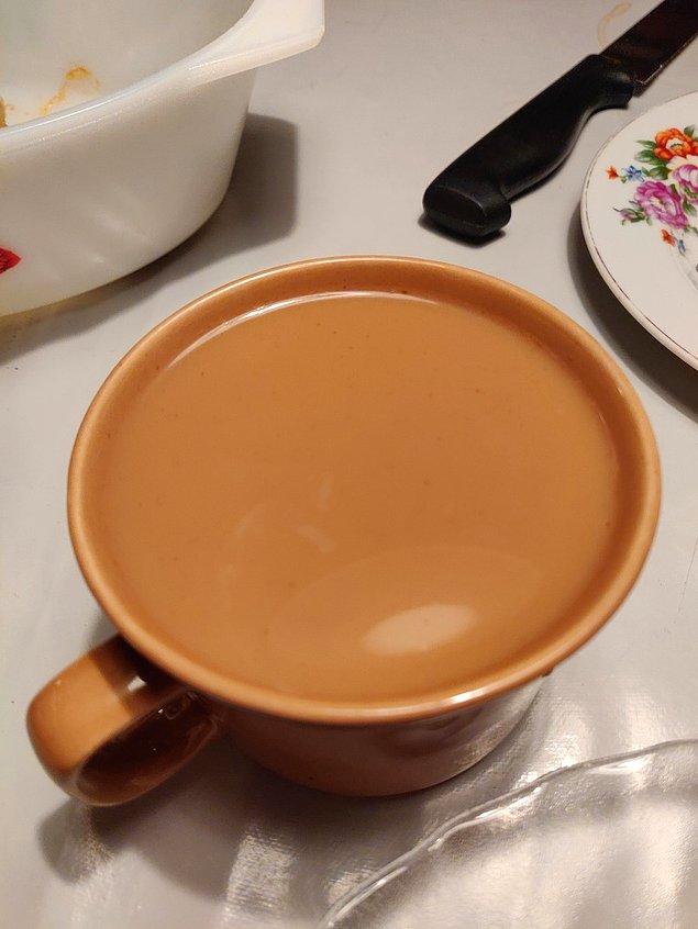 12. “Bu sabah yaptığım sütlü kahvem kupam ile aynı kahverengi tonundaydı.”