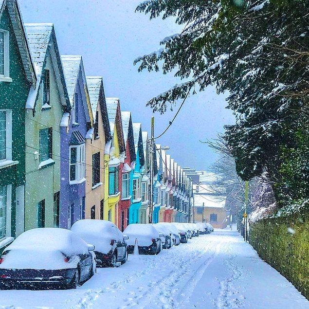 19. İrlanda'daki bu karlı sokak