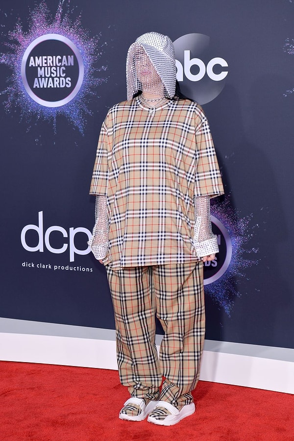 2. Билли Айлиш