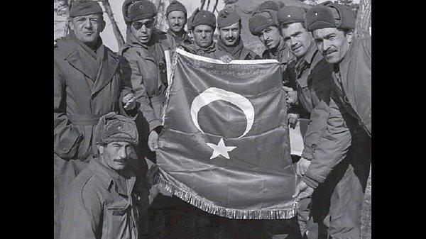 1950 - Türkiye, Kore Savaşı'na katıldı.