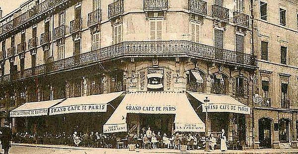 1906 - Dünyanın ilk sinema salonu, Paris'te açıldı.