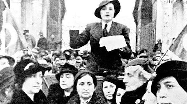 1935 - Türk kadınının siyasal haklarını kazanması.
