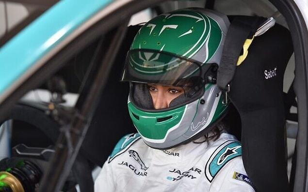 В Саудовской Аравии появилась первая женщина-гонщик