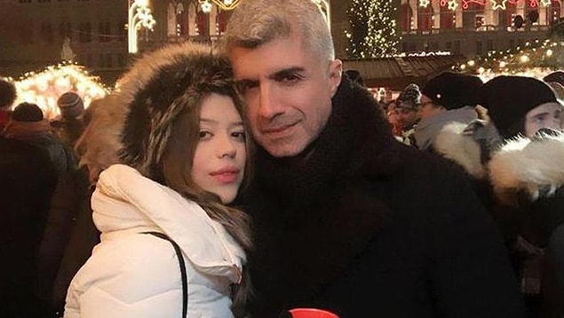 2 yıldır devam eden dava sürecinde bugün yeni bir gelişme yaşandı ve ünlü şarkıcı Özcan Deniz eski eşi Feyza Aktan'ı darbettiği iddiasıyla, 'yaralama' suçundan 1 yıl 6 aya kadar hapis istemiyle yargılandığı davada hakim karşısına çıktı.