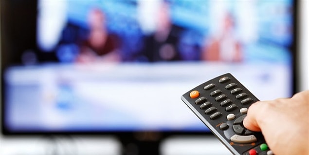 8. Ülkemizde televizyon seyrederken rahatsız edici bir görüntü ile karşılaşanlar ne yapıyor?