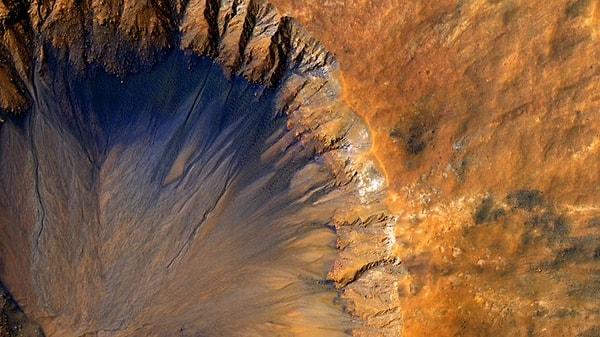 12. Araştırmacılar Mars'da sıvı su olduğuna dair kanıt buldular.