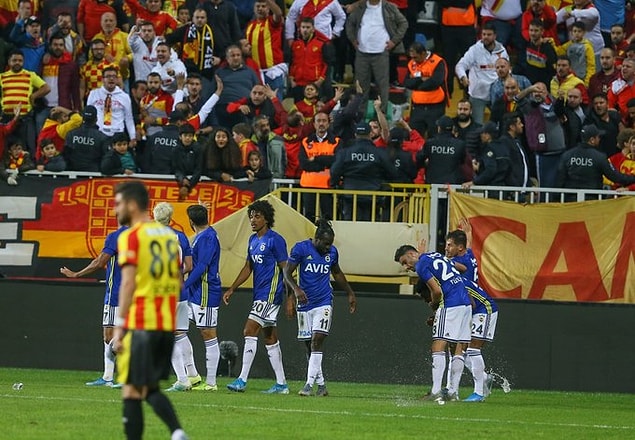 Altay, kurtardığı penaltı sonrası oyunu eliyle başlattı. Kruse savunmanın arkasına pasını atarken Garry Rodrigues, karşı karşıya durumda yaptığı vuruş ağlara giderken Moses son anda dokunarak golü attı.