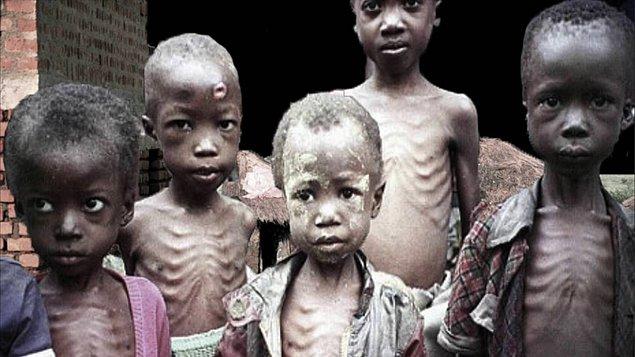 2002 - Dünya Gıda Programı Afrika'da 38 milyon kişinin açlıkla karşı karşıya olduğunu açıkladı.