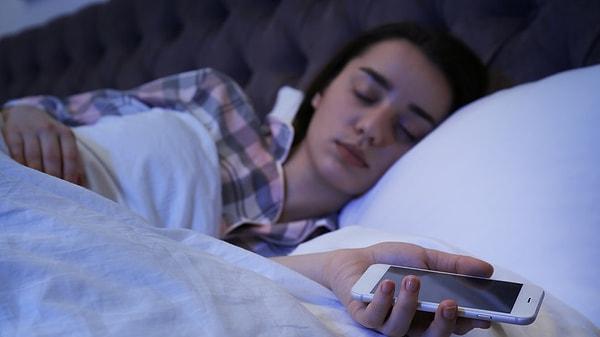 Bir düşünün, uyandığımız andan itibaren uykuya dalana dek mobil telefonumuzla iç içe bir hayatımız var.
