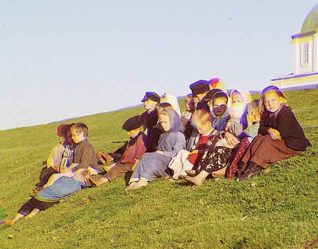 7. Bir grup çocuk.