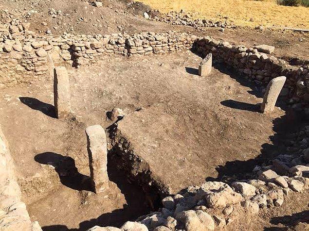 Bu haftaya damgasını vuran haberlerden bir diğeri bu topraklardan çıktı! 12 bin yıllık tarihiyle Göbeklitepe’den daha eski bir tapınak gün yüzüne çıktı.