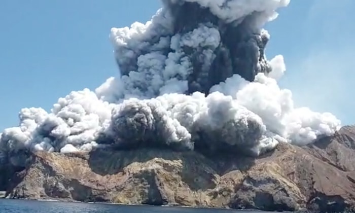 Yeni Zelanda'nın Aktif Yanardağlarından White Island, Lav Püskürtmeye Başladı!