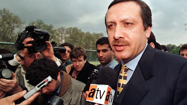 1997 - Recep Tayyip Erdoğan davet üzerine gittiği Siirt'te, miting sırasında Ziya Gökalp'in 1912 yılında Balkan Savaşı için yazdığı "Asker Duası"nın değiştirilmiş bir versiyonu ile; orduyu öven dizeyi söylemeden yerine "Minareler süngü/ Kubbeler miğfer/ Camiler kışlamız/ Müminler asker," mısralarını eklediği için Diyarbakır Devlet Güvenlik Mahkemesi’nde yargılanmaya başlandı. Yargılama sonucu Türk Ceza Kanunu’nun 312/2 maddesinden “Halkı din ve ırk farkı gözeterek kin ve düşmanlığa açıkça tahrik etmek” suçunu işlediği gerekçesiyle dört ay hapis cezasına çarptırıldı bu cezasını 24 Temmuz 1999 günü tamamladı.