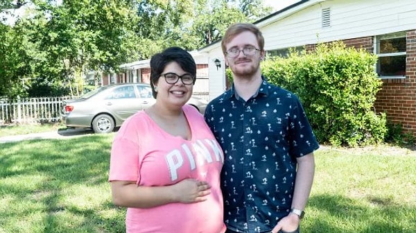 Тори(20) с Крисом, который является отцом ее ребенка.