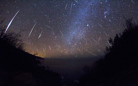 🔭 Bu Hafta Sonu Gökyüzüne Bakmayı Unutmayın: 'Meteor Yağmurlarının Kralı' Geliyor!